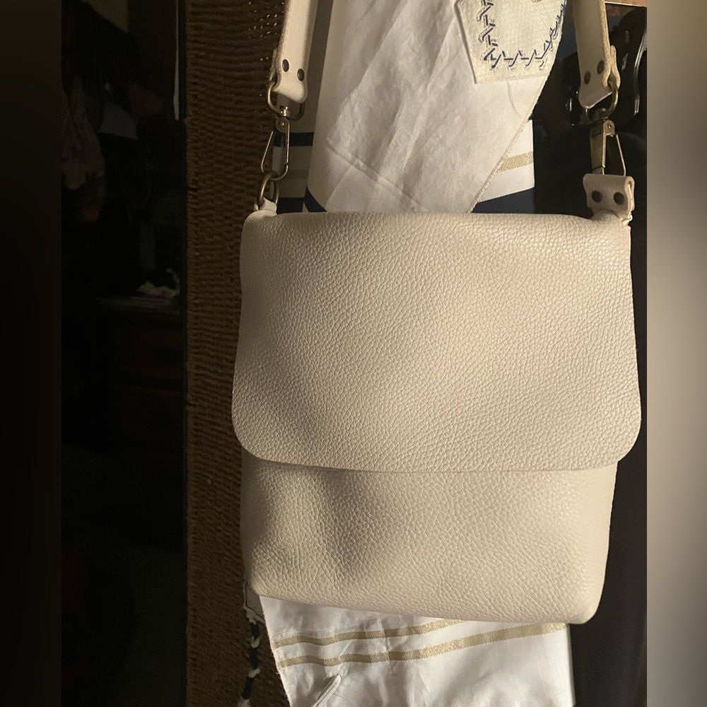 11600 New Leather Goods Made in Spain Crossbody